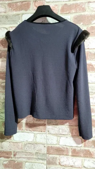 Camiseta Zara manga larga con detalles peludos