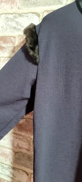 Camiseta Zara manga larga con detalles peludos