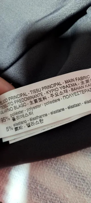 Camiseta Zara manga larga con detalles peludos