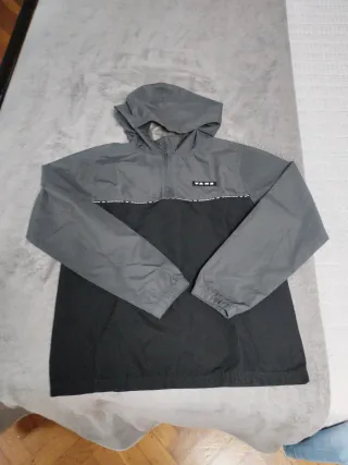 Cortavientos Vans Negro y Gris