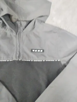 Cortavientos Vans Negro y Gris