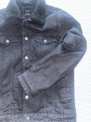 Cazadora vaquera negra con borrego