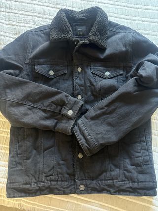 Cazadora vaquera negra con borrego