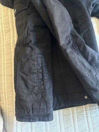 Cazadora vaquera negra con borrego