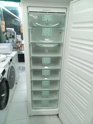 Congelador vertical 185,m liebherr con garantía