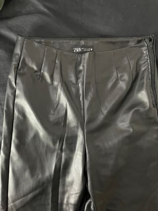 Pantalones efecto piel Zara negros