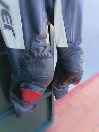 Mono de cuero para motos
