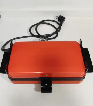 Plancha MAGEFESA Roja