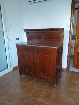 Aparador antiguo madera maciza y mármol