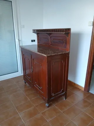 Aparador antiguo madera maciza y mármol