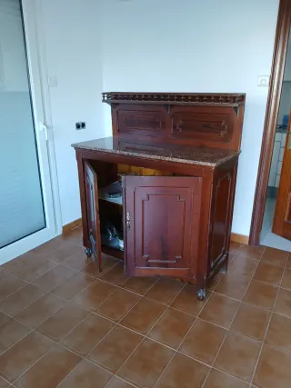 Aparador antiguo madera maciza y mármol