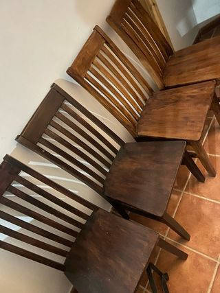 4 Sillas  de Comedor de Madera maciza