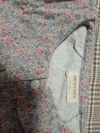 Blusa neck & neck floral gris, rosa y azul