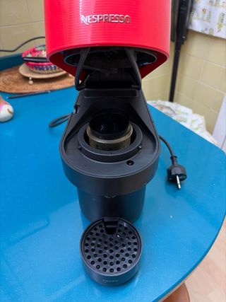 Cafetera Nespresso Vertuo Roja Sin Uso