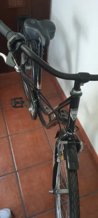 Bicicleta urbana negra