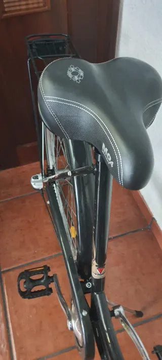 Bicicleta urbana negra