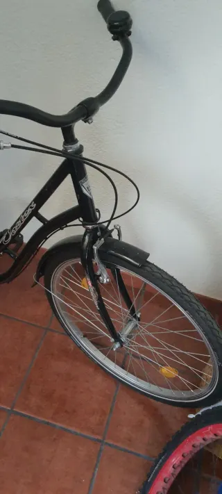 Bicicleta urbana negra