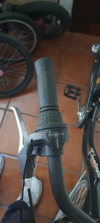 Bicicleta urbana negra