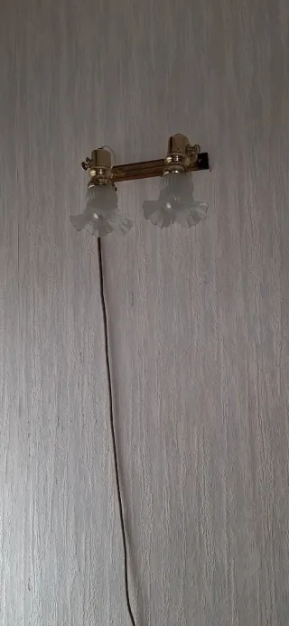 Aplique de pared dorado y blanco
