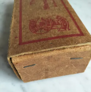 Caja y accesorios Singer Simanco