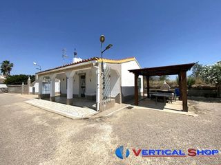 Chalet en venta en Caudete