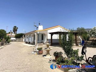 Chalet en venta en Caudete