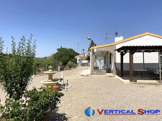 Chalet en venta en Caudete