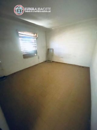 Casa adosada en venta en Hellín