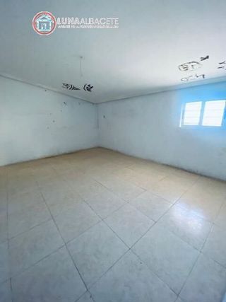 Casa adosada en venta en Hellín