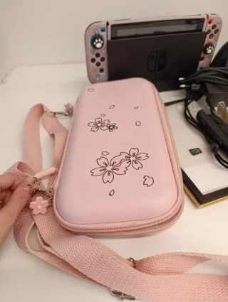 Nintendo Switch con accessori e scheda 128 GB