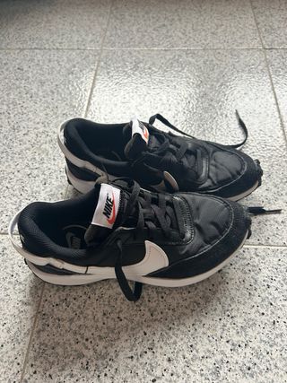 Zapatillas Nike Negras y Blancas
