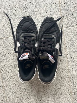 Zapatillas Nike Negras y Blancas