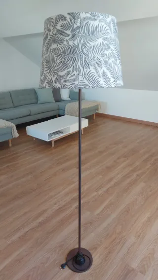 Lámpara de pie hierro forjado