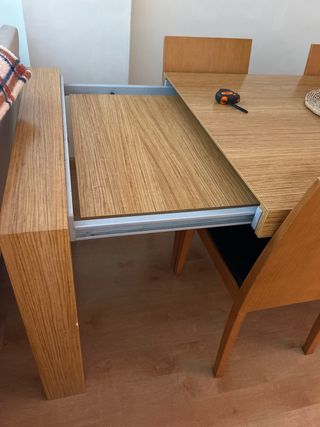 Mesa comedor y 4 sillas madera, extensible