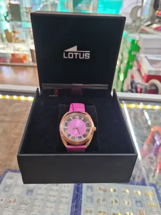 Reloj Lotus Dorado y Rosa