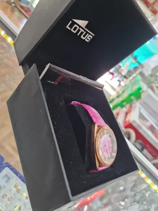 Reloj Lotus Dorado y Rosa