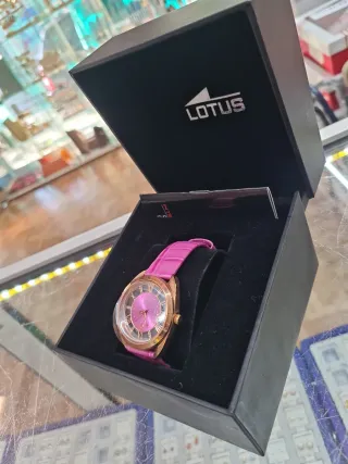 Reloj Lotus Dorado y Rosa