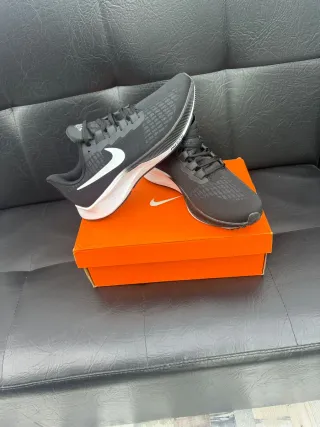 Zapatillas Nike Negras y Blancas