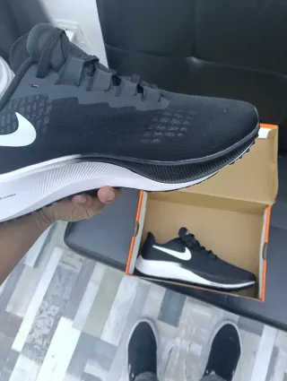 Zapatillas Nike Negras y Blancas