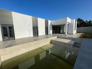 Chalet en venta en La Banda - Campo de Fútbol en Chiclana de la Frontera