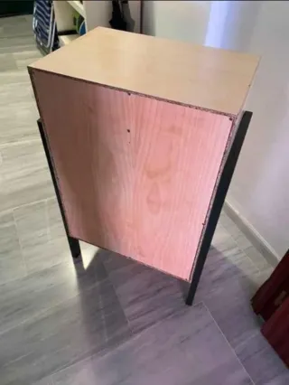 Mesita de noche madera y metal