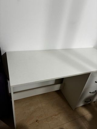 Escritorio blanco