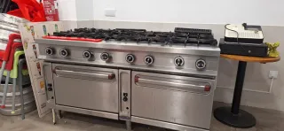 Cocina industrial 8 fuegos con horno