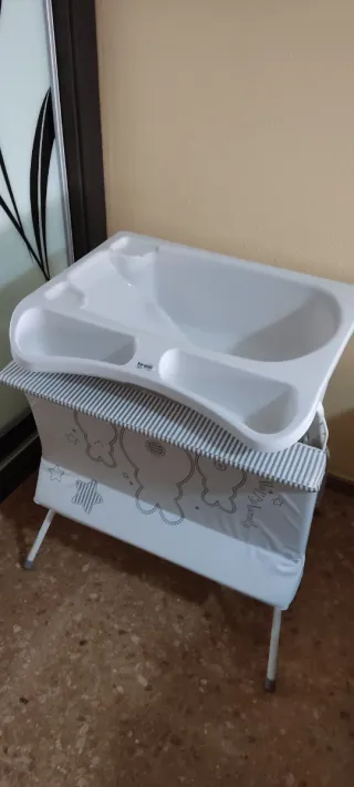 Cambiador y bañera para bebé