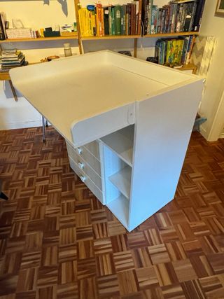 Cambiador bebé IKEA madera blanco y beige