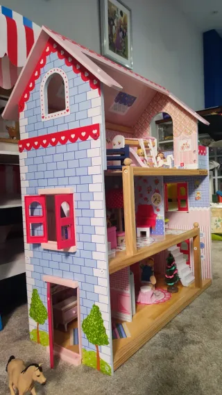 Casita de muñecas con accesorios