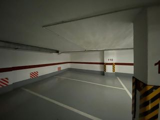 Garaje en alquiler en Ensanche - Sar en Santiago de Compostela