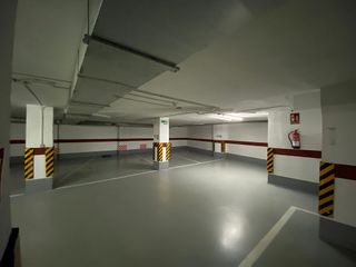 Garaje en alquiler en Ensanche - Sar en Santiago de Compostela