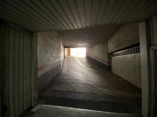 Garaje en alquiler en Ensanche - Sar en Santiago de Compostela