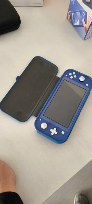 Pacchetto Nintendo Switch Lite Blu con extra